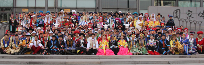 05-2014年学校200名各民族青年志愿者圆满完成北京APEC会议欢迎宴迎宾任务